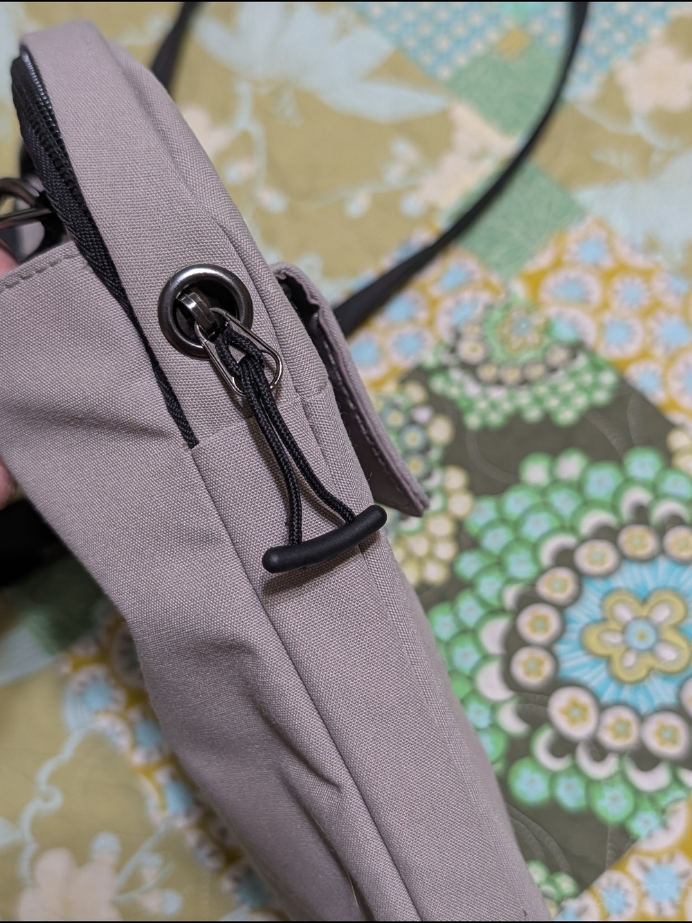 TravelOn Men's Taupe Crossbody Shoulder Bag - Picture 3 of 4